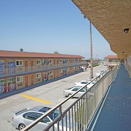 Los Angeles Inn & Suites - Lax West Athens Екстер'єр фото