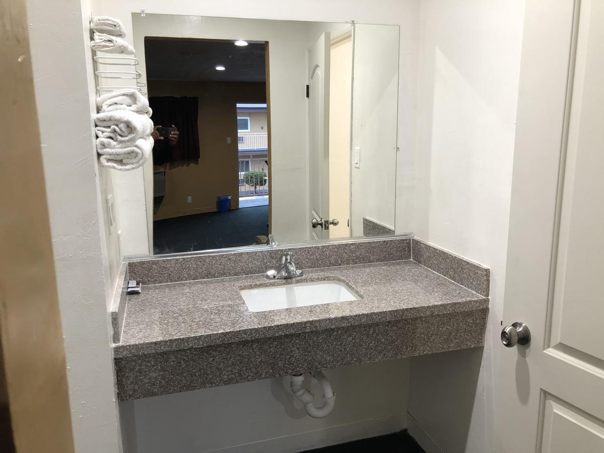 Los Angeles Inn & Suites - Lax West Athens Екстер'єр фото