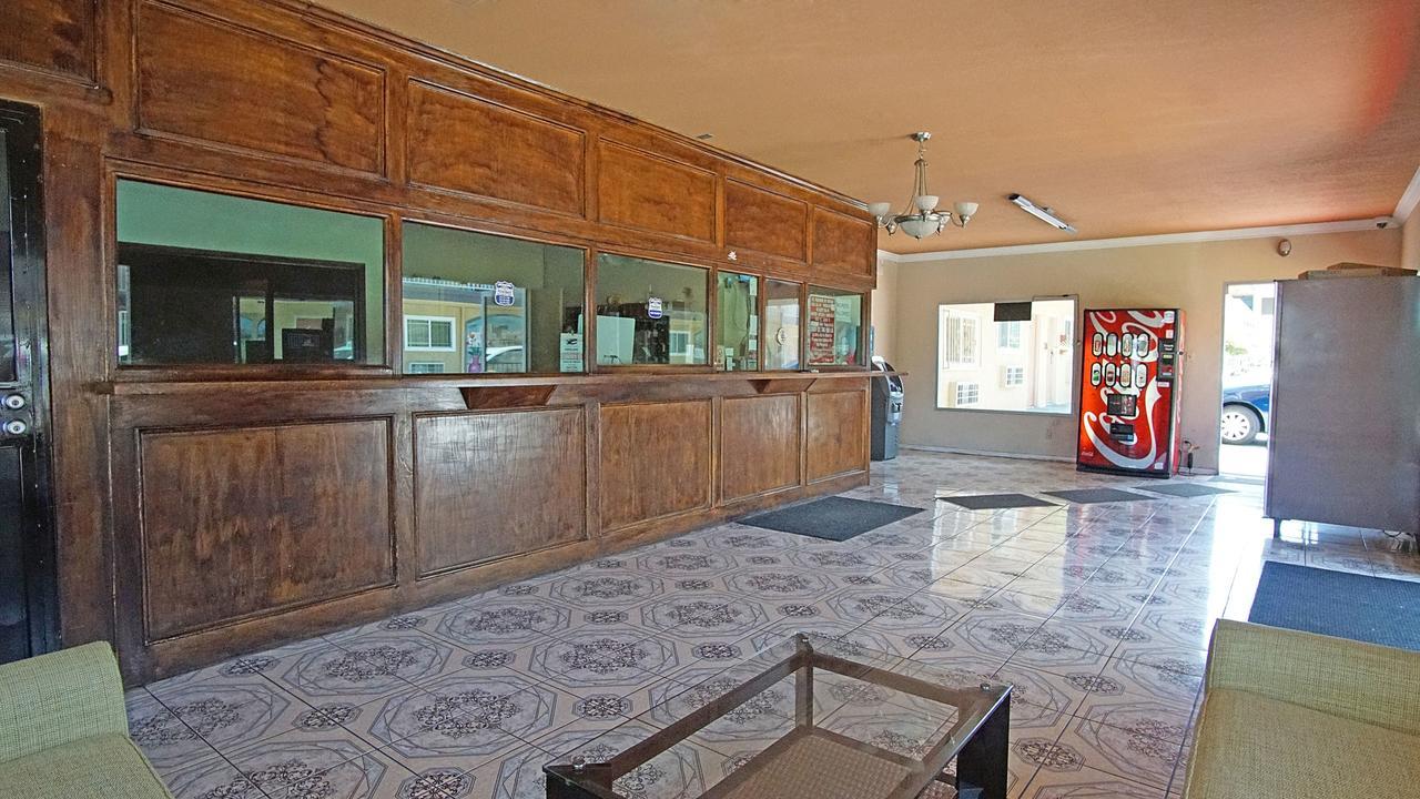 Los Angeles Inn & Suites - Lax West Athens Екстер'єр фото