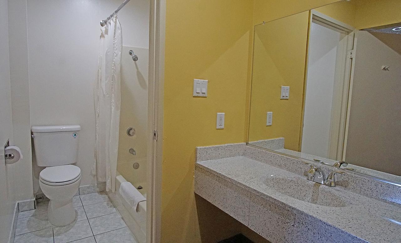 Los Angeles Inn & Suites - Lax West Athens Екстер'єр фото