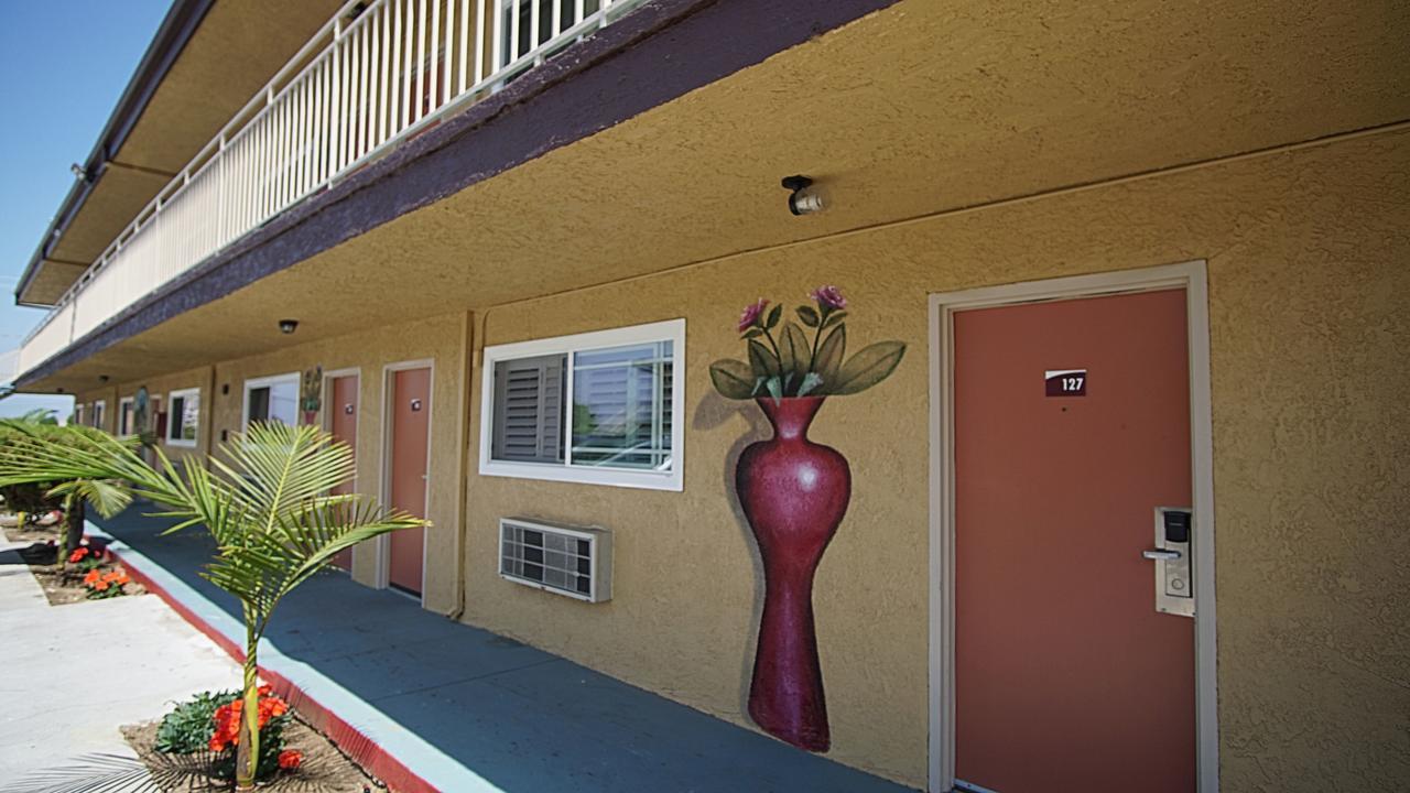 Los Angeles Inn & Suites - Lax West Athens Екстер'єр фото
