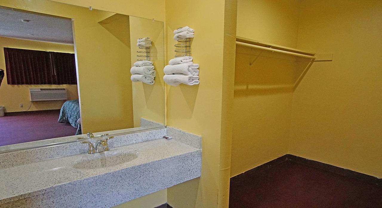 Los Angeles Inn & Suites - Lax West Athens Екстер'єр фото