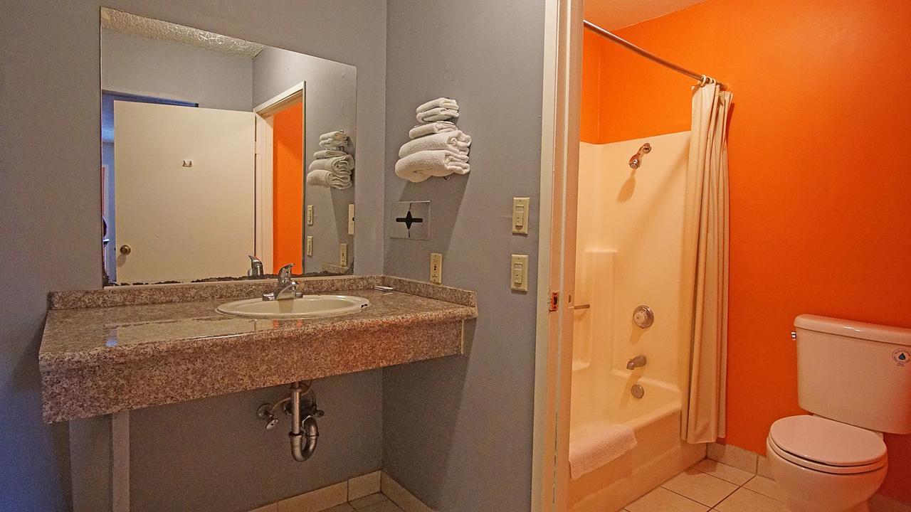 Los Angeles Inn & Suites - Lax West Athens Екстер'єр фото