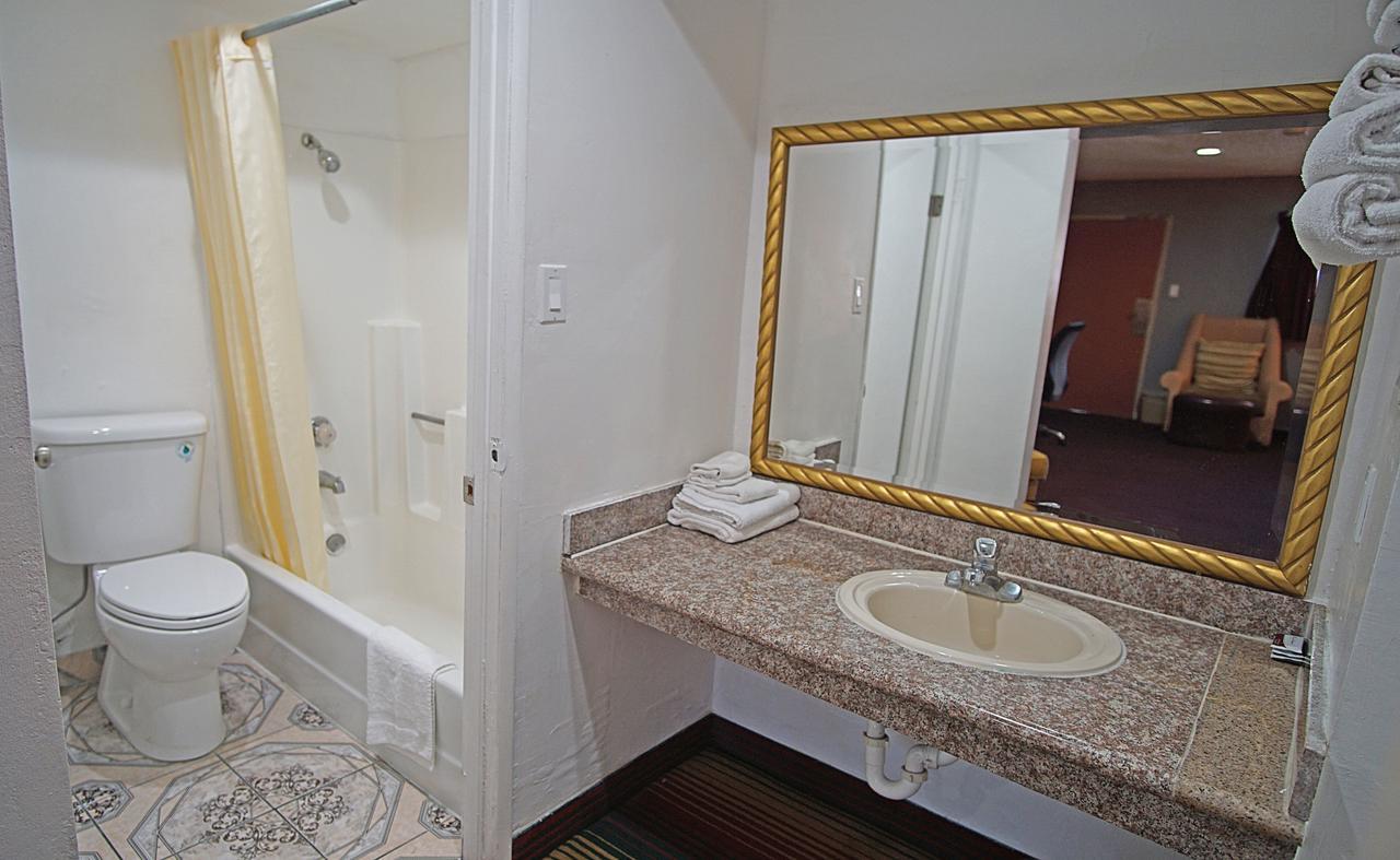 Los Angeles Inn & Suites - Lax West Athens Екстер'єр фото